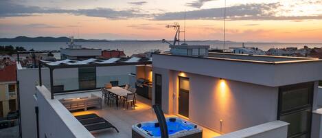 屋外ダイニングエリア