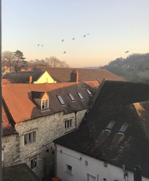 View from property - Windows Over Stroud Penthouse Apartment With Views (Stroud)