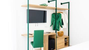 Comfort-huone | Yksilöllisesti kalustettu, työpöytä