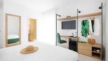 Comfort-huone | Yksilöllisesti kalustettu, työpöytä