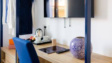 Superior-huone | Yksilöllisesti kalustettu, työpöytä