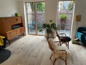Lounge - Ideal Bristol Getaway - 3 bed Harbourside Home (Bristol)