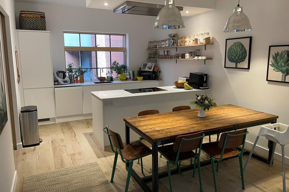 Ideal Bristol Getaway - 3 bed Harbourside Home
