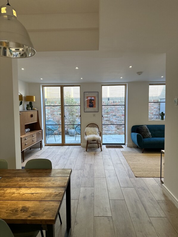 Classic House, Private Bathroom | Lounge - Ideal Bristol Getaway - 3 bed Harbourside Home (Bristol)