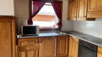 Réfrigérateur, micro-ondes, four, lave-vaisselle