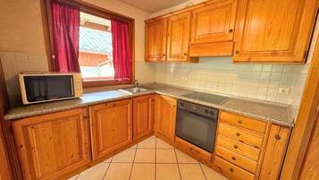 Réfrigérateur, micro-ondes, four, lave-vaisselle