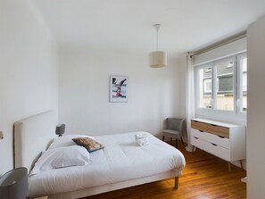 4 bedrooms, iron/ironing board, free WiFi