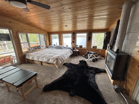 5 bedrooms, bed sheets. 🏡 Welcome to our Private Oasis: Spectacular 5-Bedroom Sandy Waterfront Home 🌞🏖️