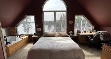 đĄ Welcome to our Private Oasis: Spectacular 5-Bedroom Sandy Waterfront Home đđïž