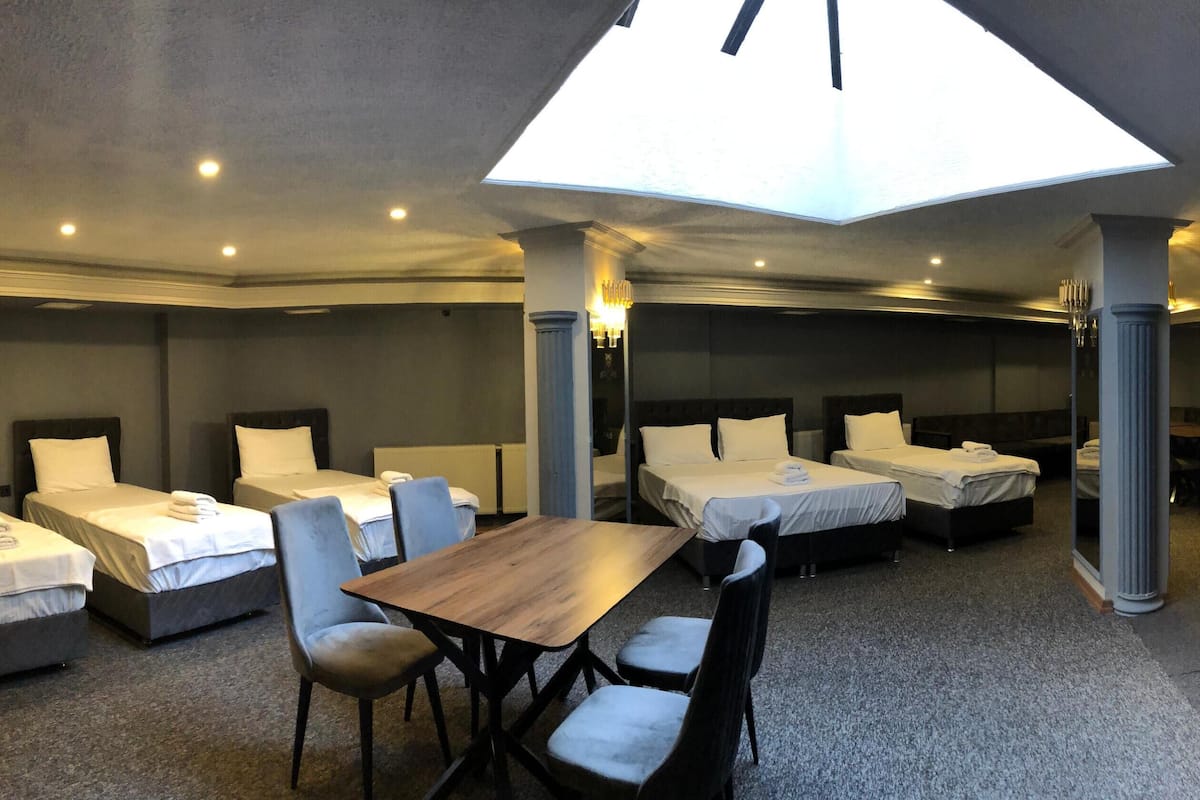 Egyptian cotton sheets, premium bedding, minibar, desk
