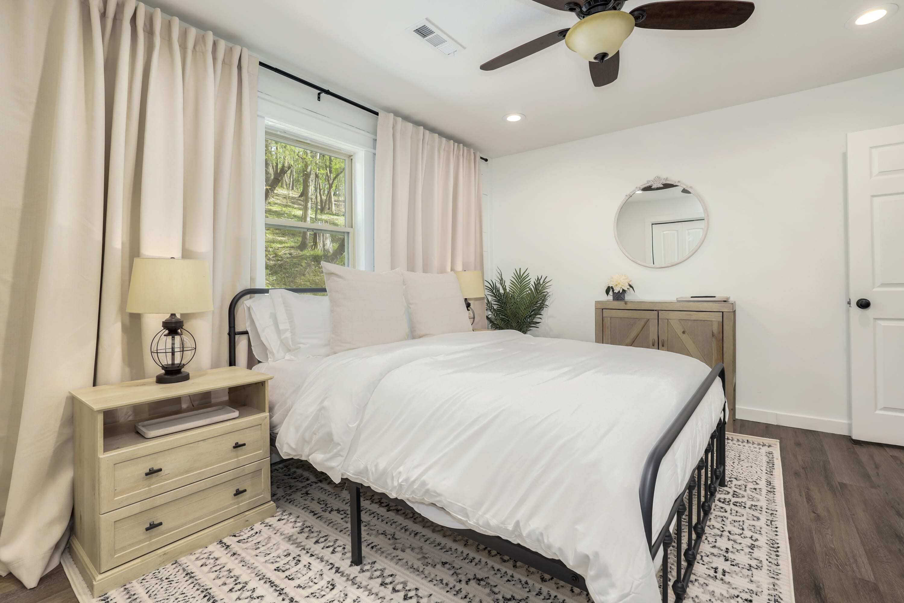 Eagle Bend - Modern Farmhouse on Beaver Lake