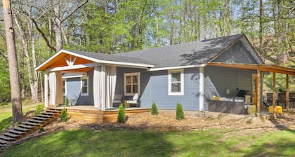Eagle Bend Modern Farmhouse | Beaver Lake