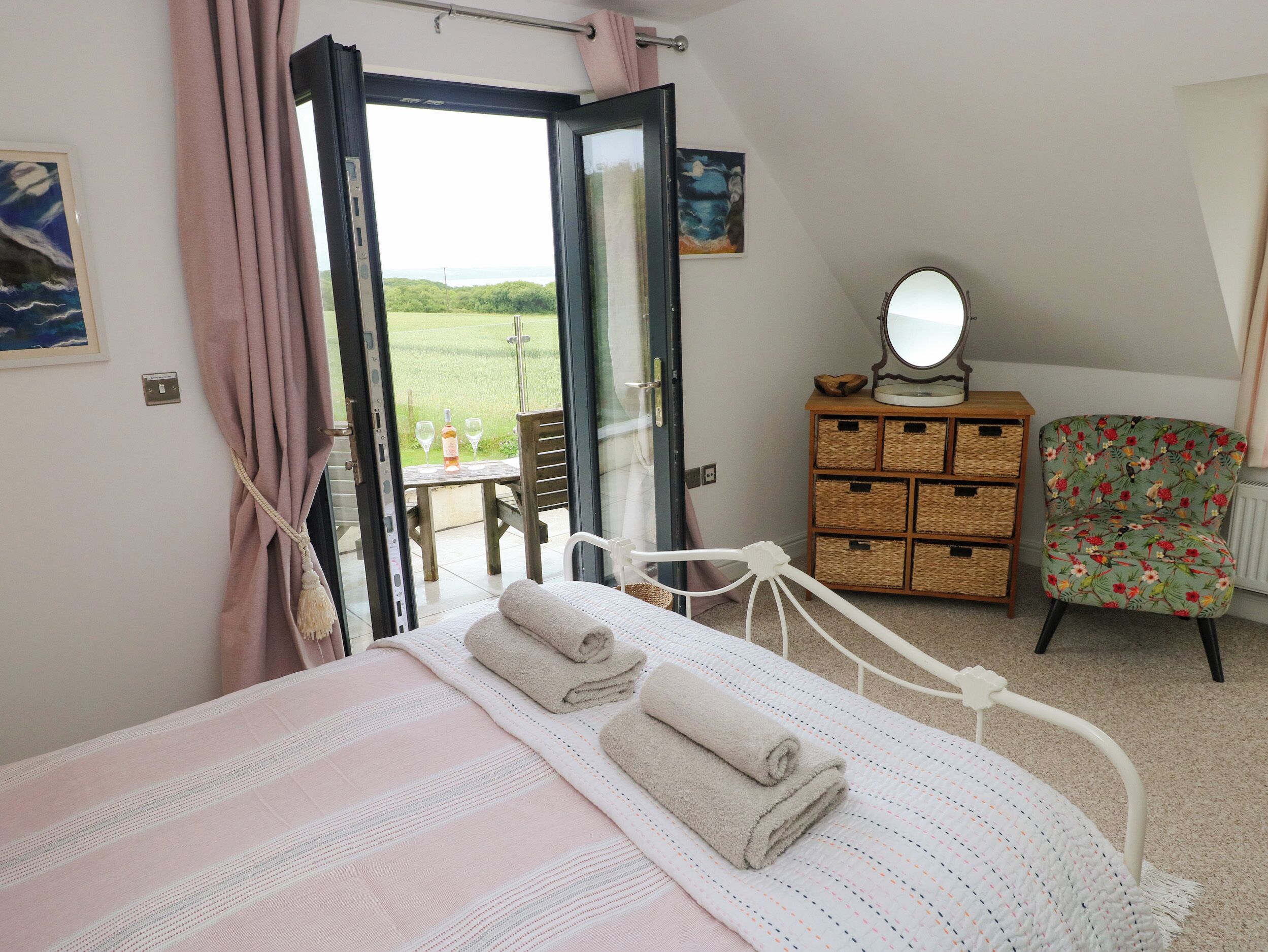Cottage | 4 bedrooms, individually decorated, individually furnished, free WiFi