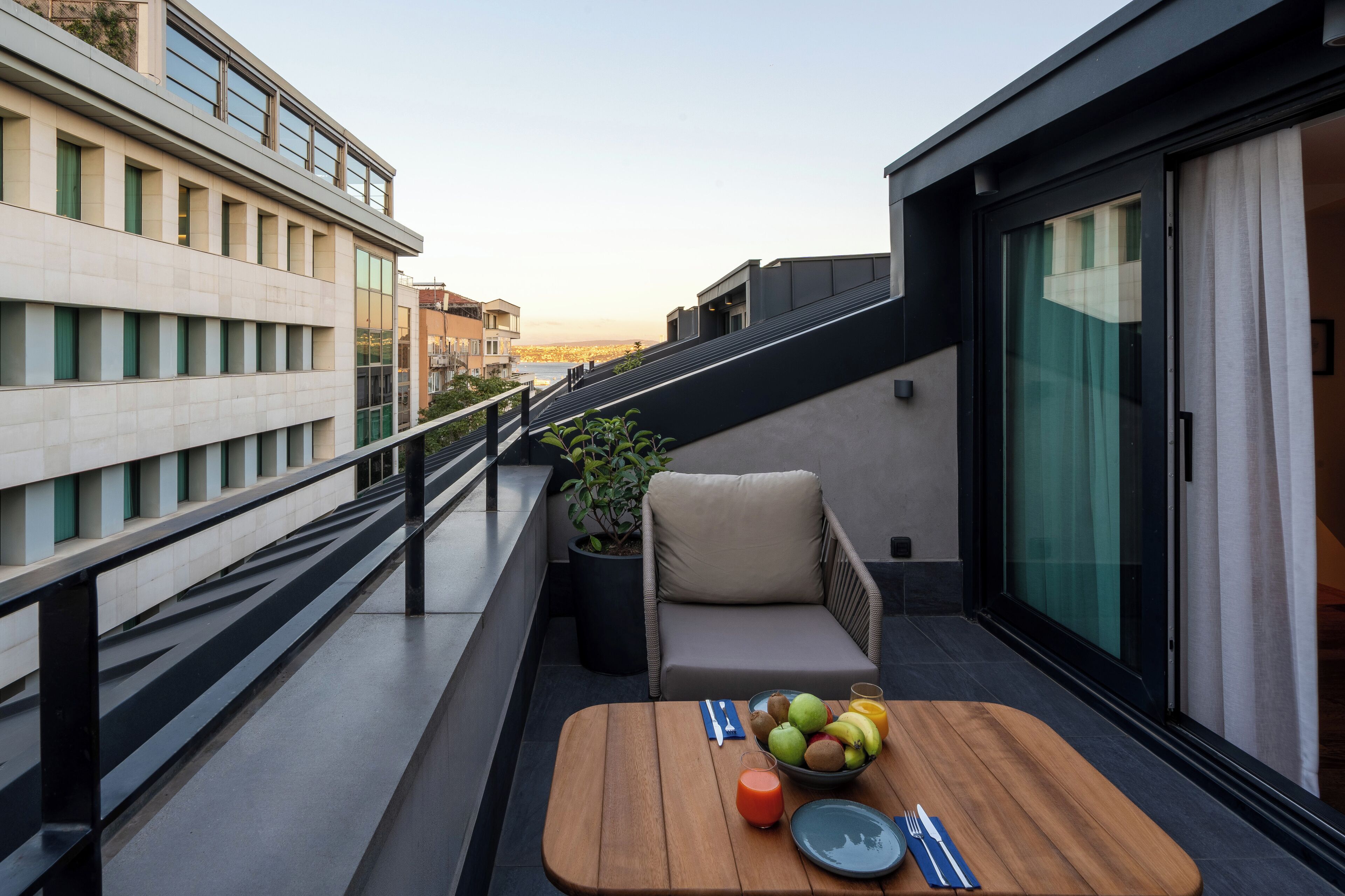 SUPERIOR CITY VIEW PENTHOUSE 1+1 | Terrace/patio