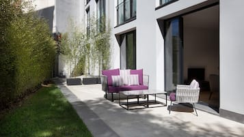 Deluxe Apartment, 1 Bedroom, Non Smoking, Garden View | Terrace/patio