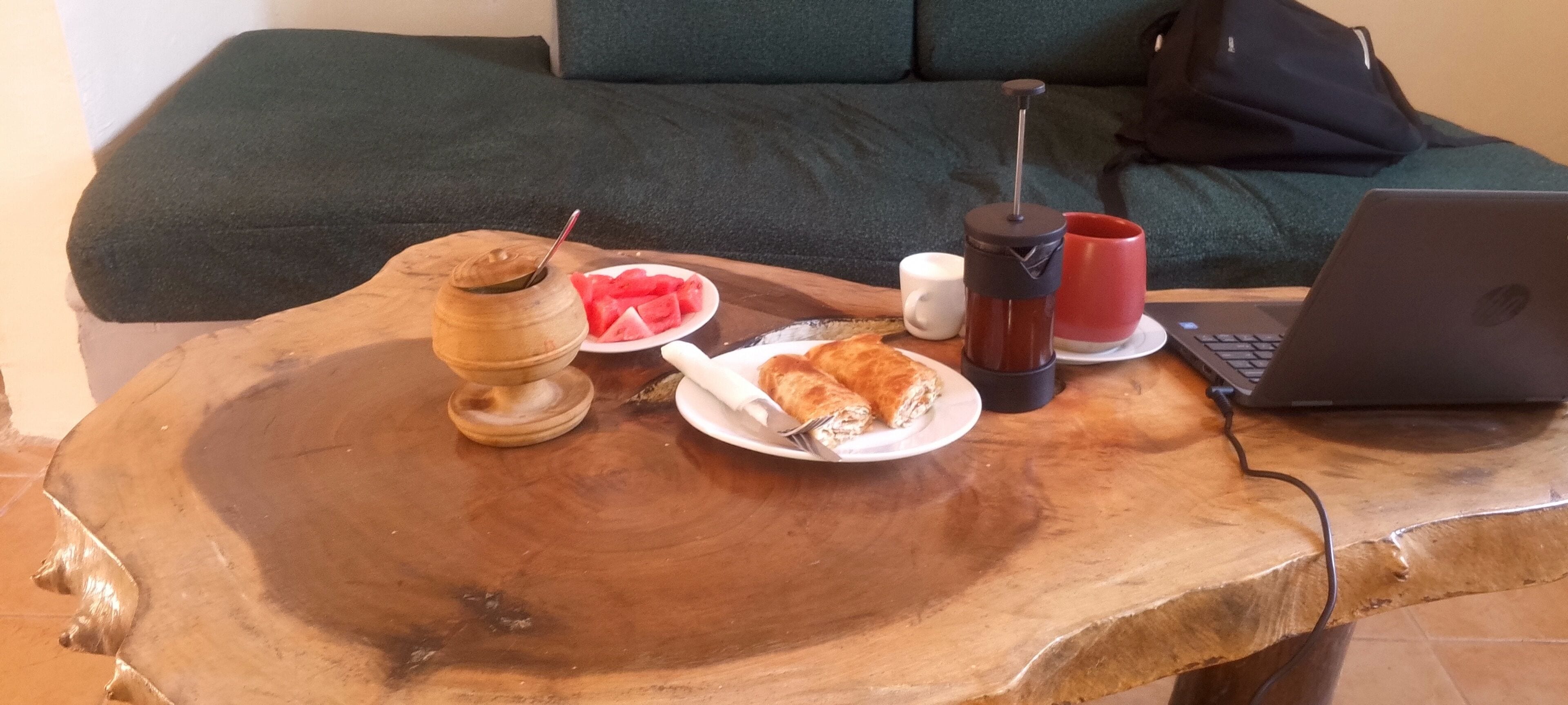 فطور أوروبي يوميًا مقابل رسوم