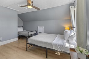5 bedrooms, iron/ironing board, WiFi, bed sheets
