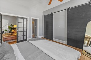 5 habitaciones, tabla de planchar con plancha, wifi y ropa de cama 