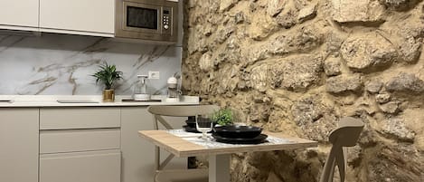 Appartamento Romantico | Cucina privata | Mini-frigorifero, microonde, forno, macchina per caffè espresso