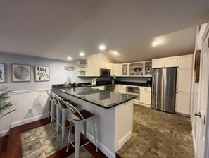 Microonde, forno, piano cottura, lavastoviglie