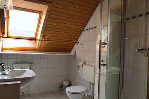 Ferienhaus, 2 Schlafzimmer, Terrasse | Badezimmerausstattung