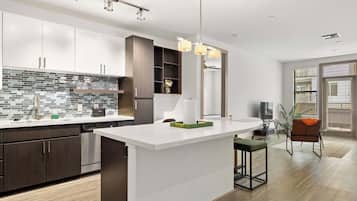 KylskÄp, mikrovÄgsugn, ugn och spishÀll