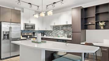 KylskÄp, mikrovÄgsugn, ugn och spishÀll