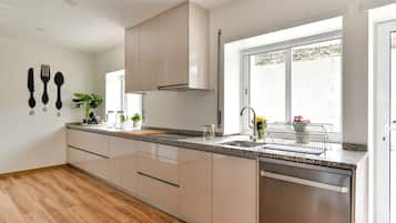 Køleskab, mikrobølgeovn, ovn, opvaskemaskine