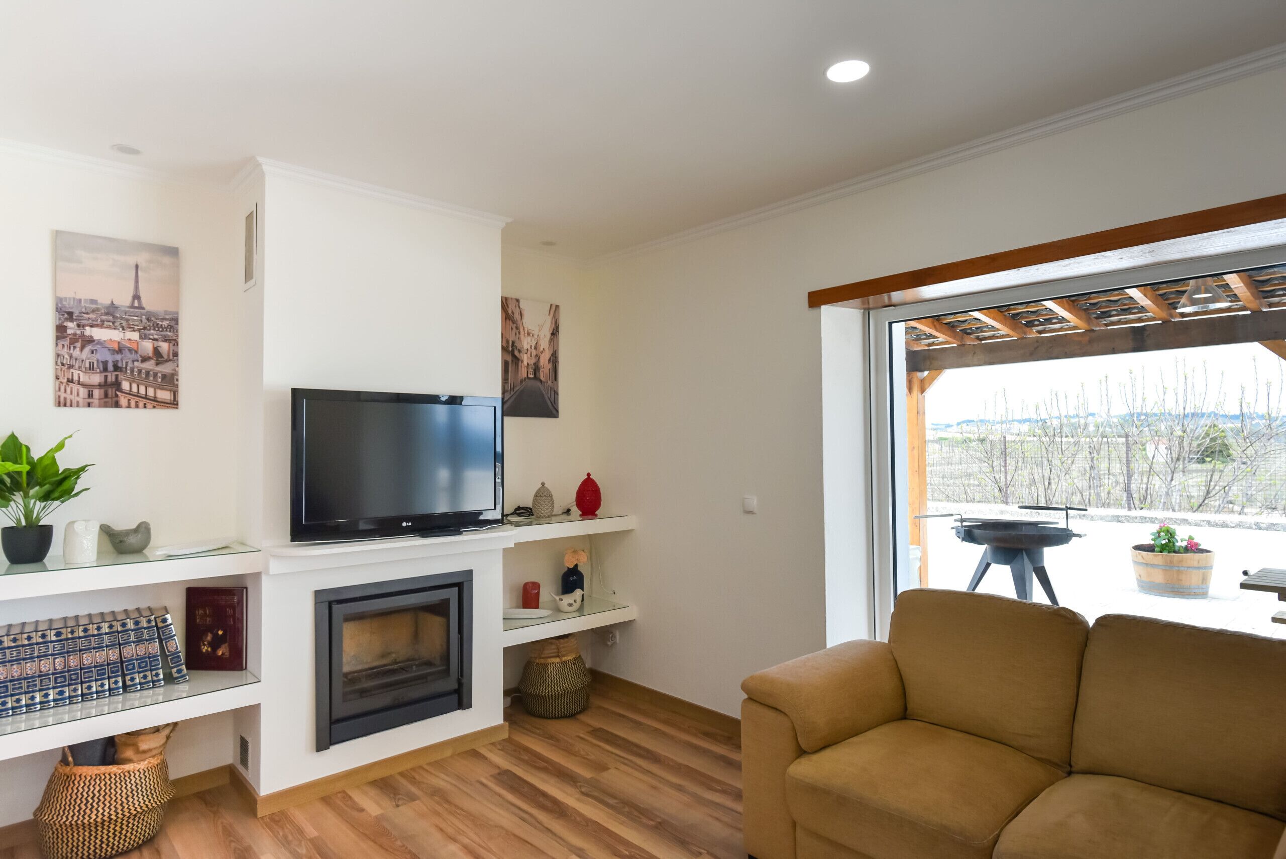 Televisión, chimenea