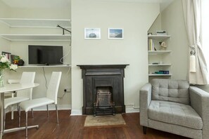 TV, peis og kontorer