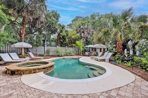 A heated pool - 23 Sandpiper - 5th Row Beach Home, Fire Pit, HEATED Pool, Spa & Ping Pong (Hilton Head Island)