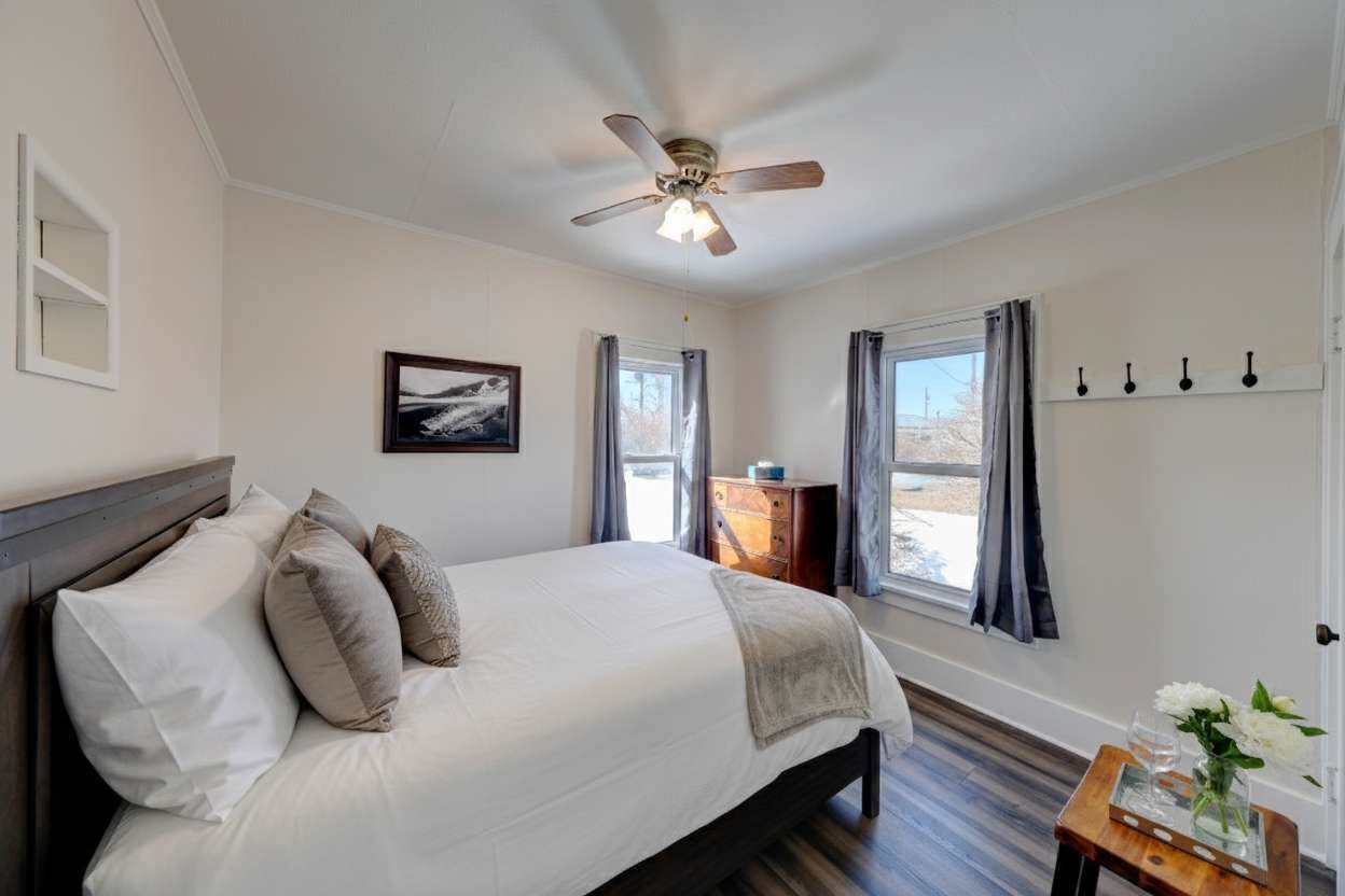 3 bedrooms, desk, iron/ironing board, WiFi