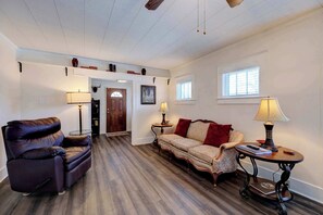 Televisión y oficina 