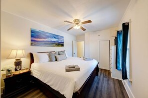 3 bedrooms, desk, iron/ironing board, WiFi - 3-Bedroom Vintage Wyoming Home | King Bed, Bunk Beds, Full Kitchen, Pet-Friendly | Walk to Town, 20 Min to Sheridan, 10 Min to Bighorn Mountains | Sleeps 6 (Ranchester)