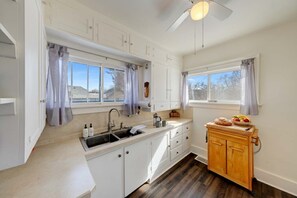 Fridge, microwave, stovetop, coffee/tea maker - 3-Bedroom Vintage Wyoming Home | King Bed, Bunk Beds, Full Kitchen, Pet-Friendly | Walk to Town, 20 Min to Sheridan, 10 Min to Bighorn Mountains | Sleeps 6 (Ranchester)