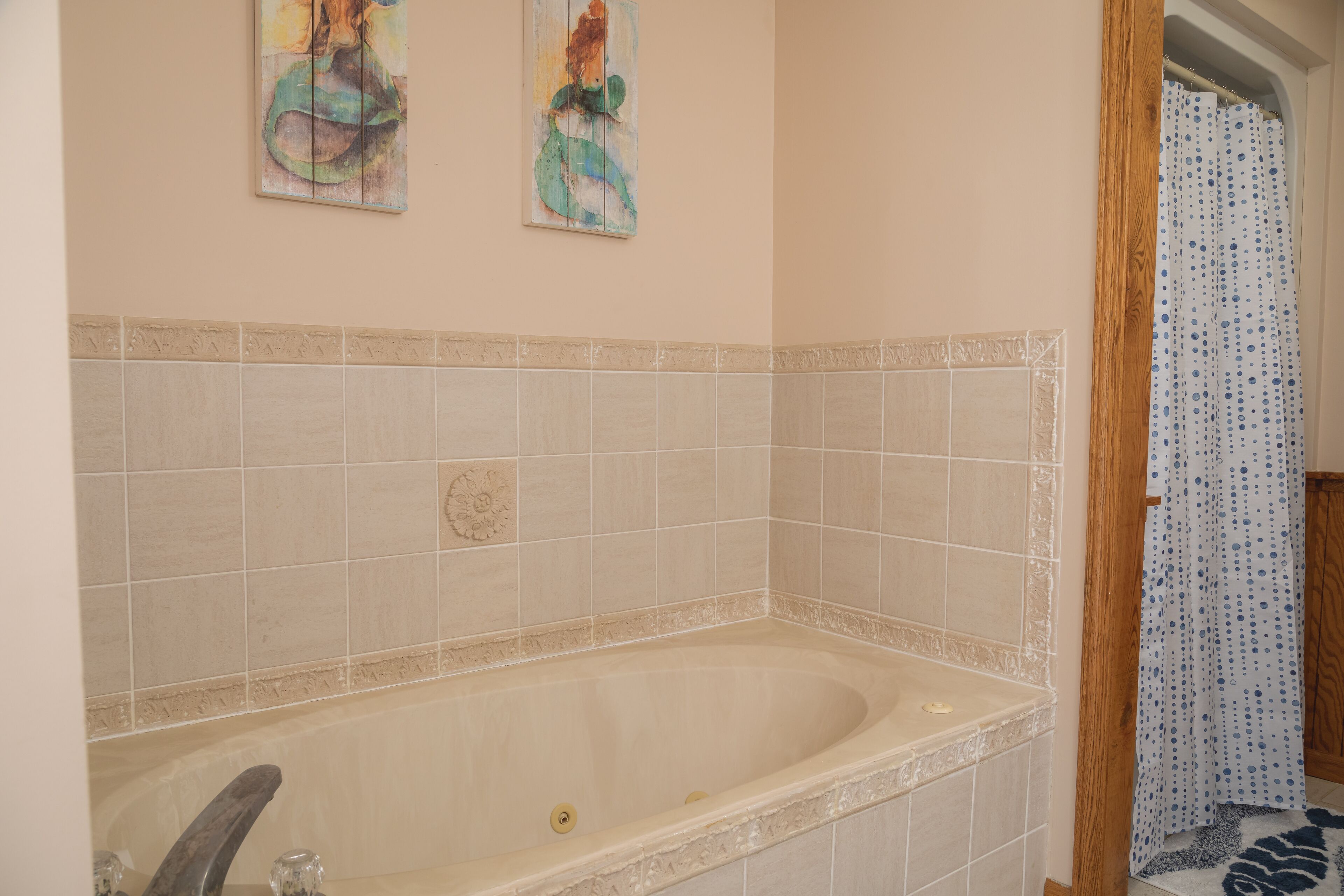 Spacious Custom Caseville home Steps 2 Beach/Woods