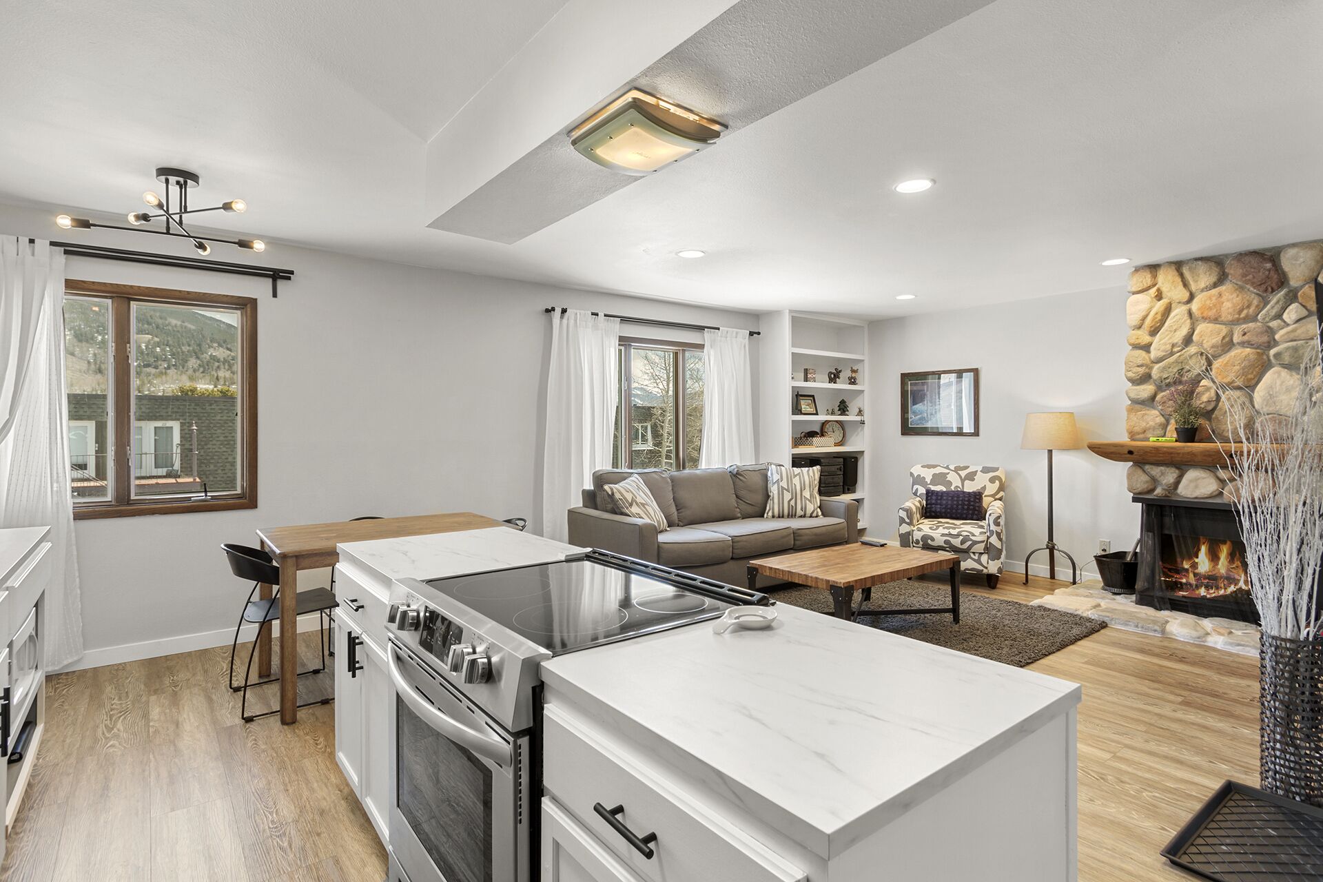 Beautifully Remodeled 2BR in Dillon! Walk to the Marina and Amph!