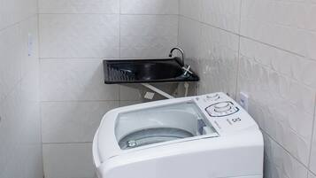 淋浴设施、毛巾、肥皂、洗发水