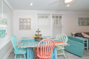 Dining - Lost At Sea | Golf Cart| Pet-Friendly (Bay Saint Louis)