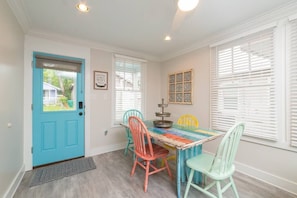 Dining - Lost At Sea | Golf Cart| Pet-Friendly (Bay Saint Louis)