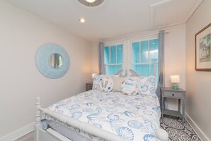 1 bedroom, iron/ironing board, WiFi, bed sheets - Lost At Sea | Golf Cart| Pet-Friendly (Bay Saint Louis)