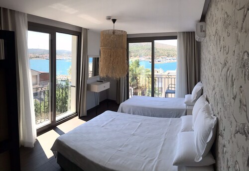 EVA OTEL ÇEŞME