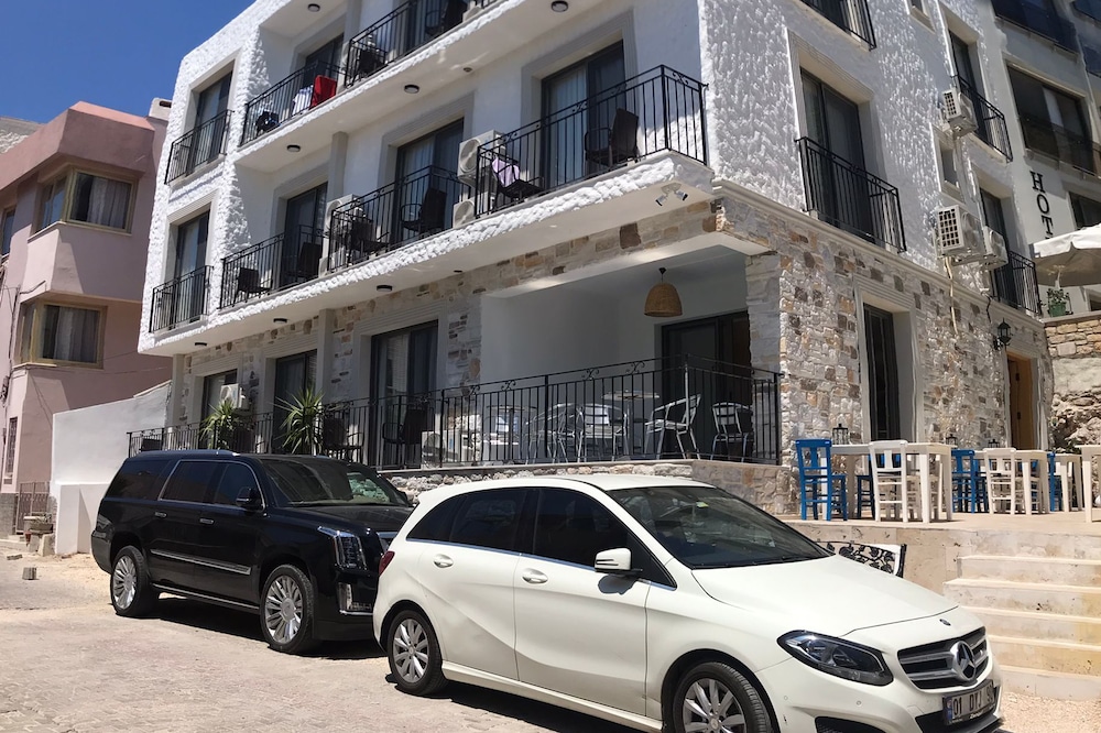 EVA OTEL ÇEŞME