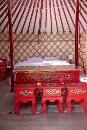 Decoración individual, mobiliario individual, wifi gratis y ropa de cama