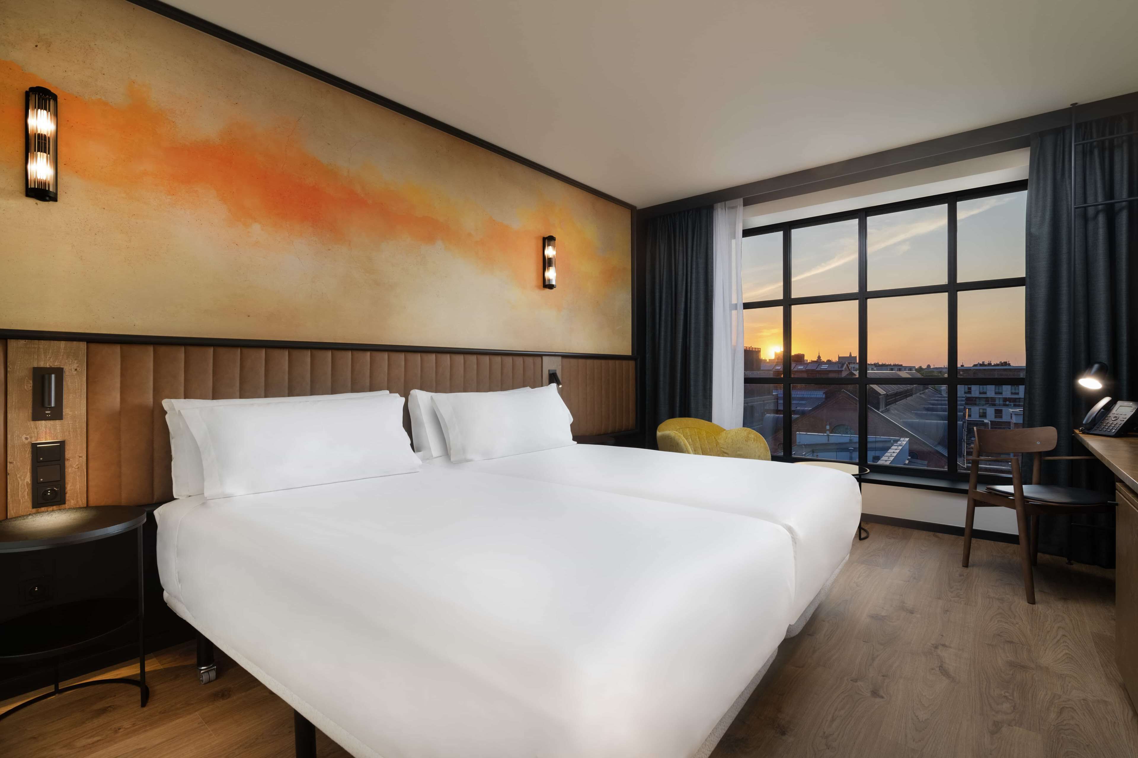 Superior Room | Hypo-allergenic bedding available, minibar, in-room safe, desk