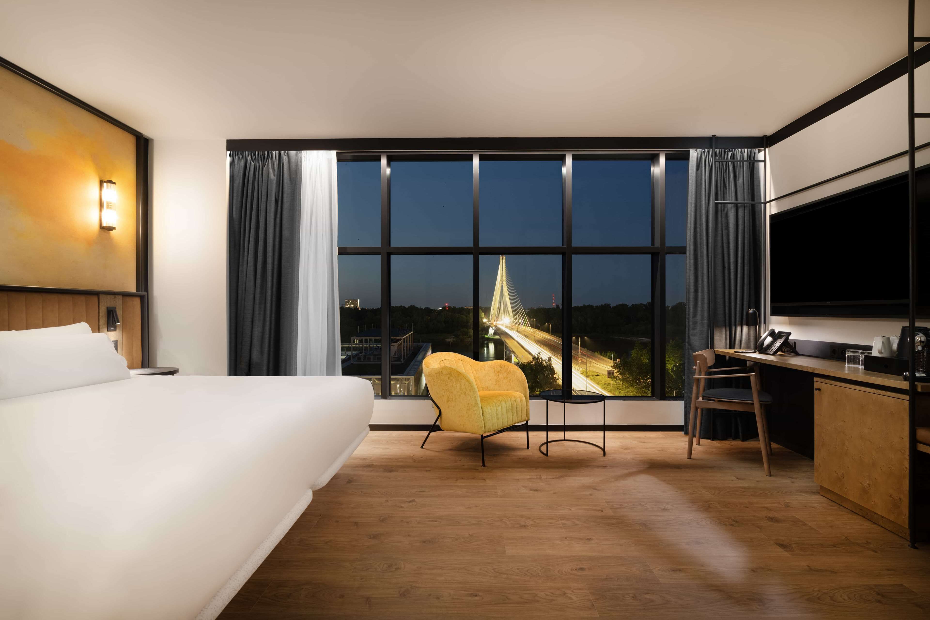 Deluxe with View | City view