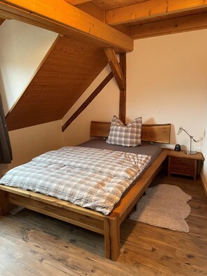 3 bedrooms, desk, WiFi, bed sheets - Sonniges Apartment am Alten Binauer Schloss -malerischer Ausblick auf den Neckar (Binau)