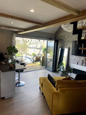 Smart TV, fireplace, books - Sunset Cottage (Yarningale Common, Warwick)