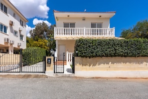 Exterior - Breezybnb 3-bed Villa in Ayia Napa (Ayia Napa)