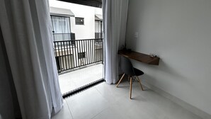 Leilighet – deluxe | 1 soverom, sengetøy av topp kvalitet, skrivebord og lydisolert